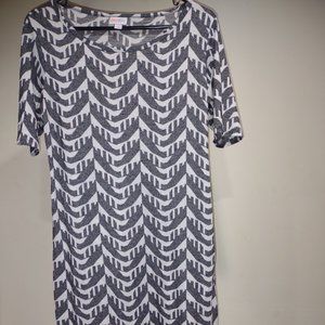 LULAROE BLACK AND WHITE CHEVRON STYLE PRINT TSHIRT DRESS WOME'S SIZE M